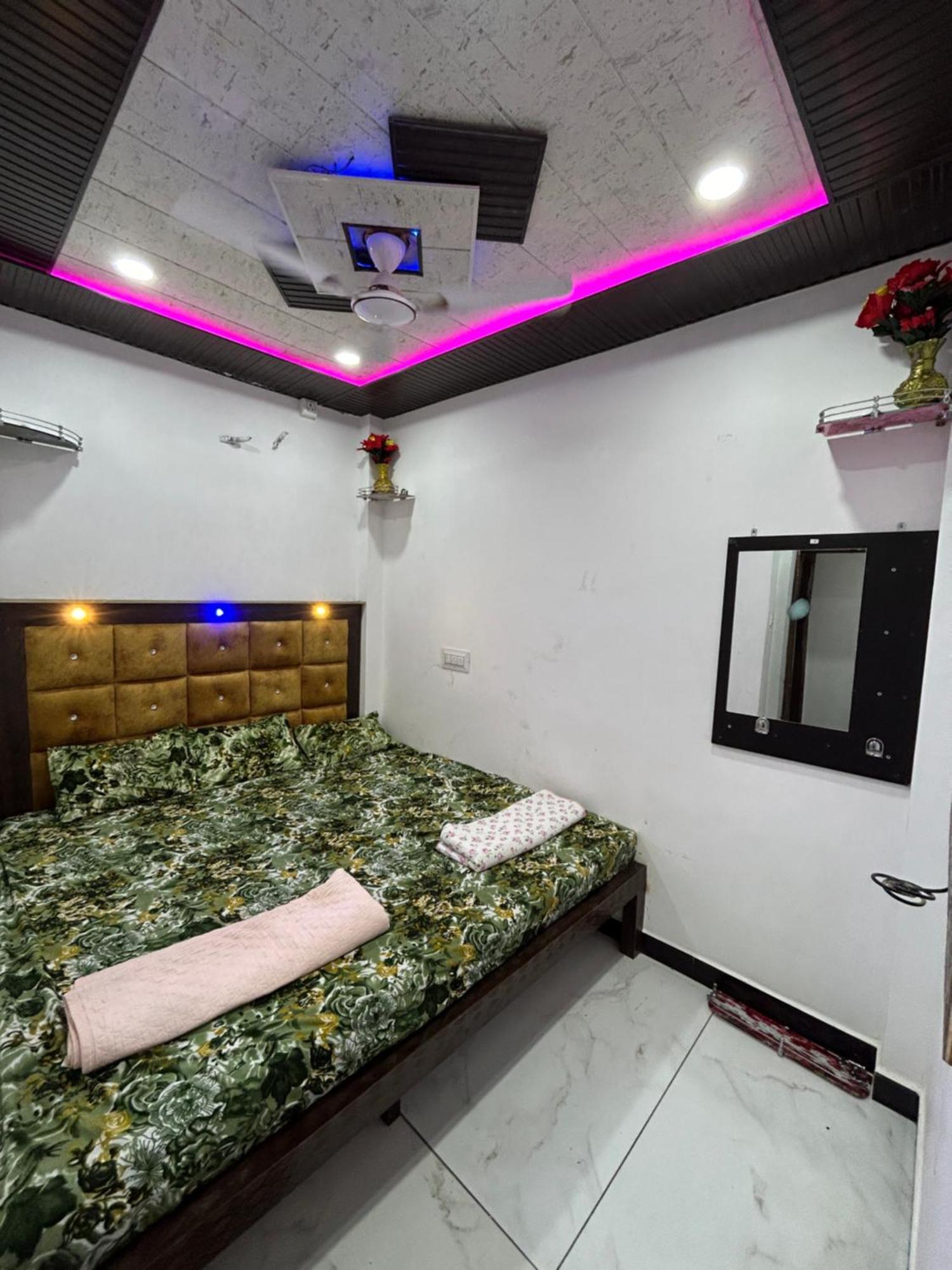 Bombay Hotel 우자인 외부 사진